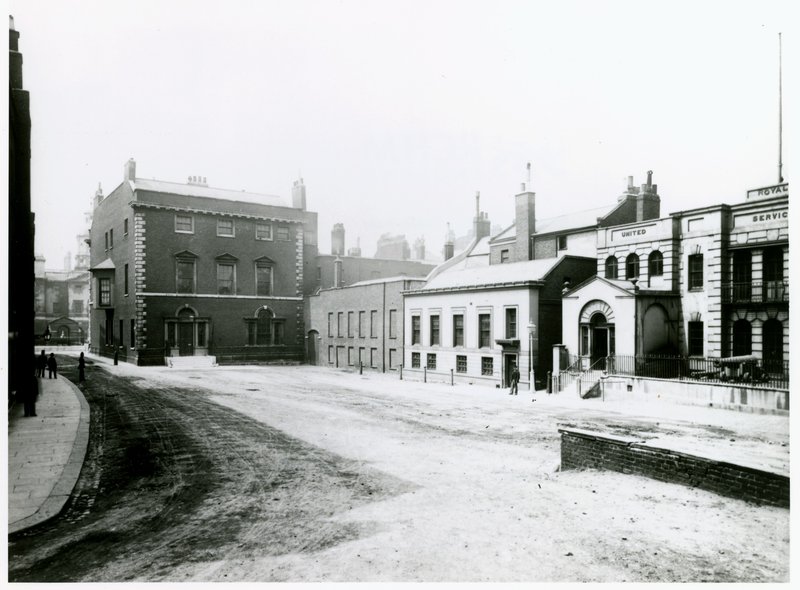 Whitehall Court ou Yard, Vanbrugh House, demolido 1898 de English Photographer