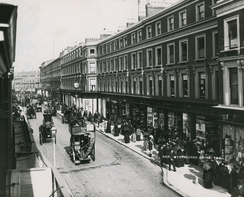 Whiteleys, Westbourne Grove, Londres de English Photographer