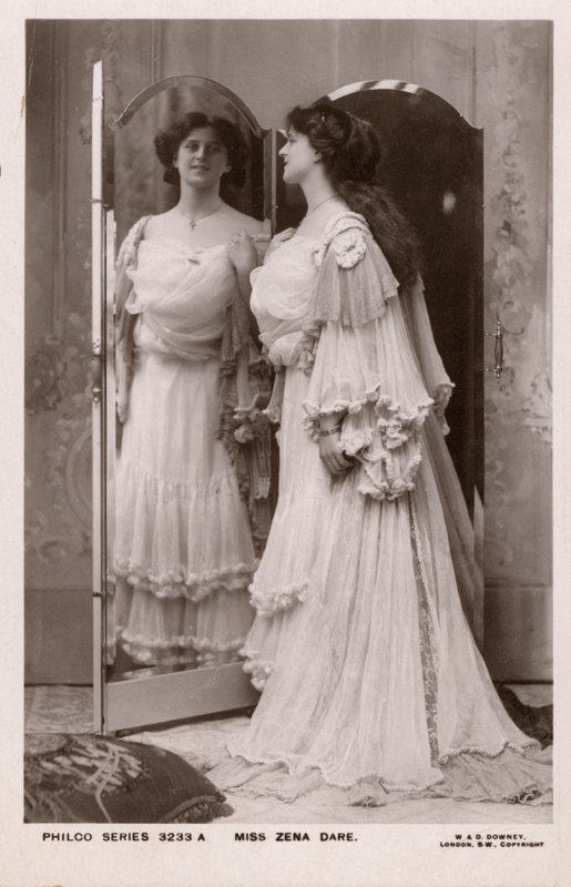 Zena Dare, cantora e atriz inglesa (foto a p/b) de English Photographer