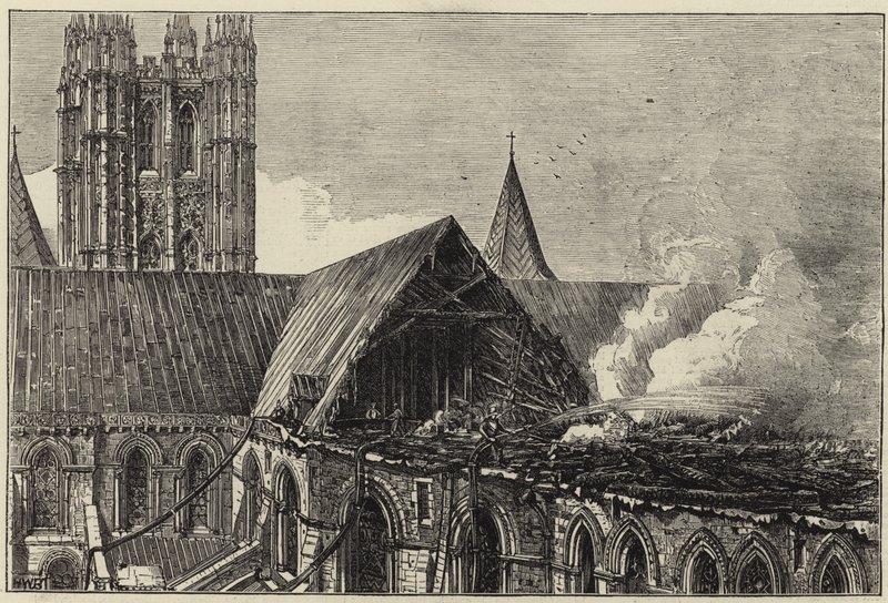 Catedral de Canterbury após o recente incêndio de English School