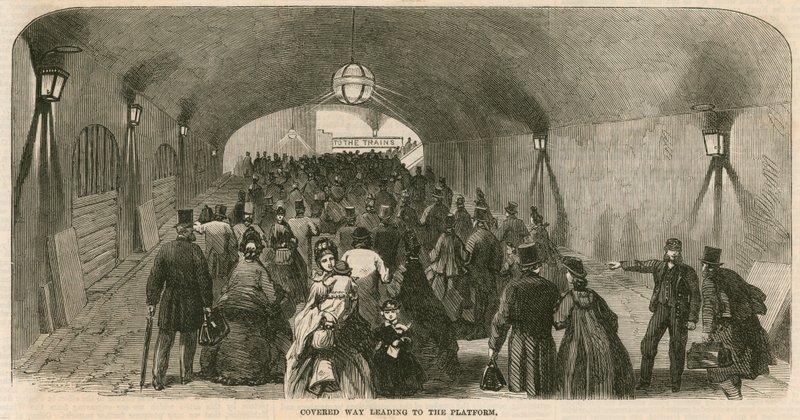 Charing Cross Station, Londres: caminho coberto que leva à plataforma de English School