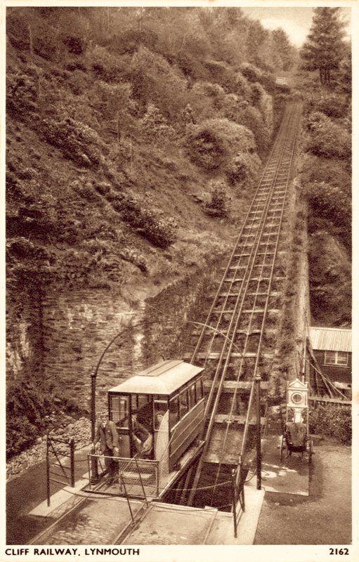Caminho de ferro da falésia, Lynmouth (fotografia a preto e branco) de English School