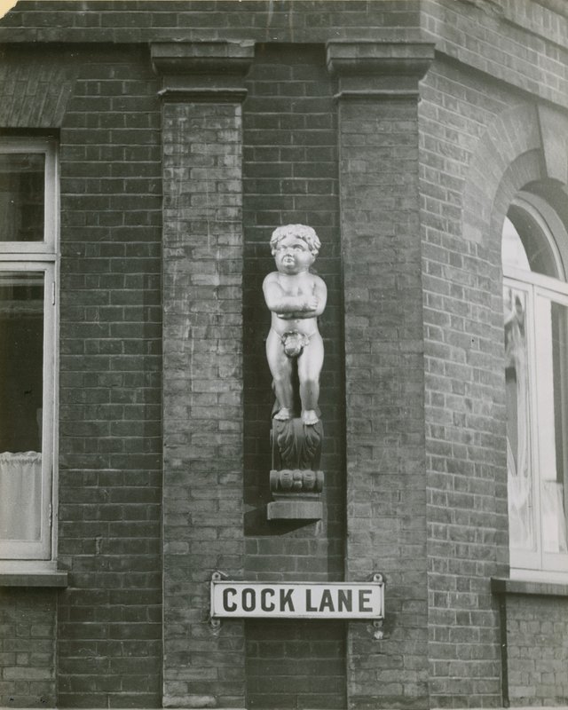 Cock Lane e o Garoto Gordo, ou Garoto de Ouro, estátua; fotografia de English School