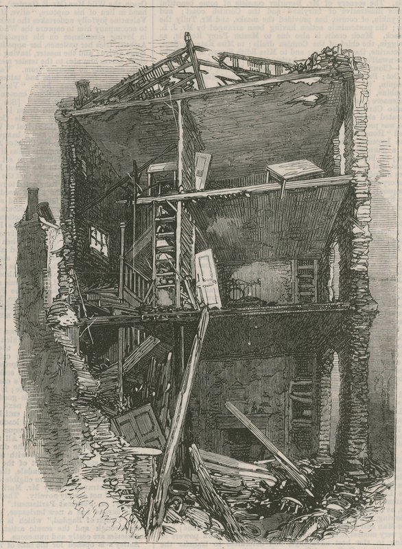 Efeitos da explosão em Clerkenwell: Interior das casas em Corporation Lane de English School