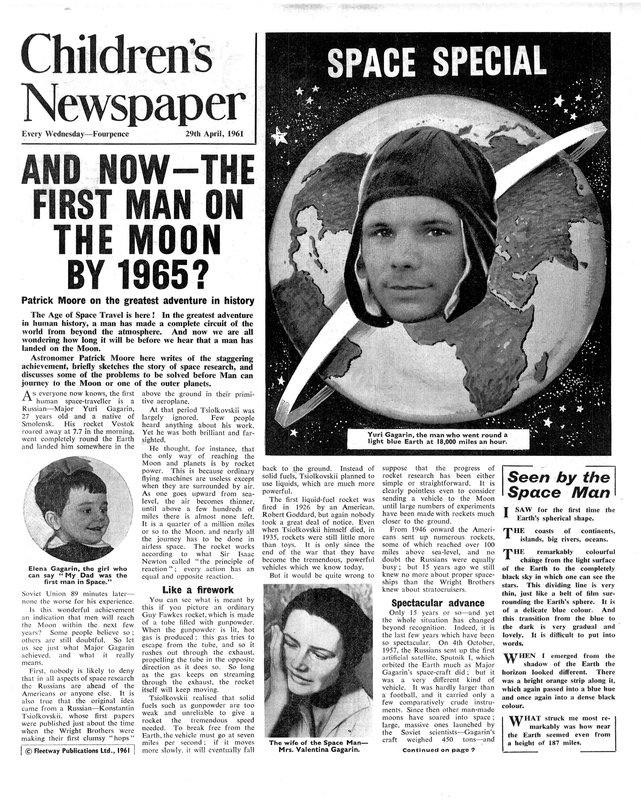 Primeiro homem na lua em 1965, primeira página de &39;The Children&39;s Newspaper&39;, 1961 (papel de jornal) de English School