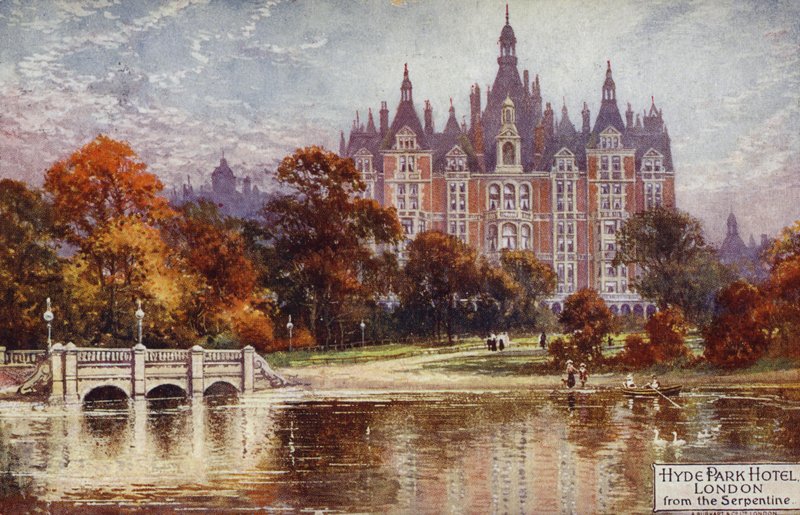 Hyde Park Hotel, em Londres, da Serpentine de English School