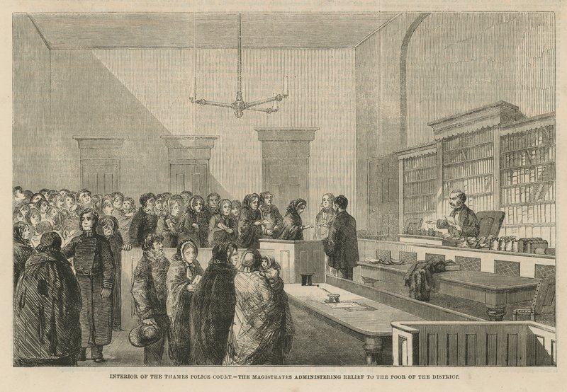 Interior do Tribunal Policial do Tâmisa de English School