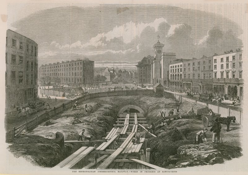 Obras ferroviárias metropolitanas em Kings Cross de English School