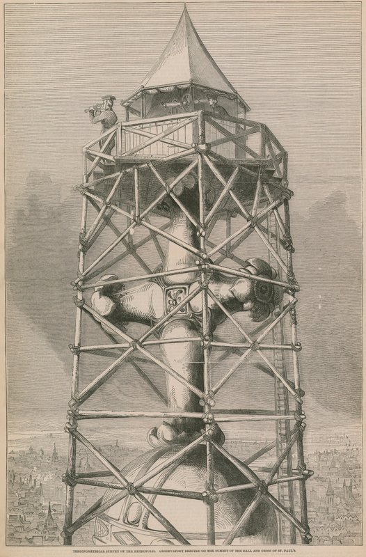Observatório erguido no cume da bola e cruz da Catedral de St Pauls de English School