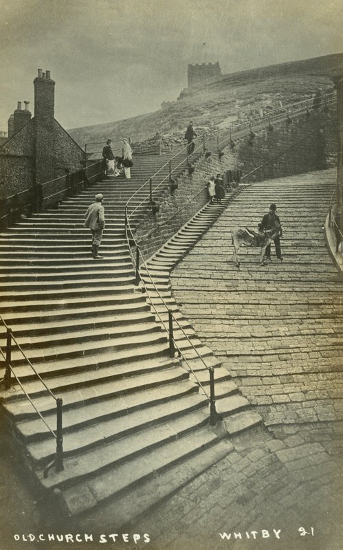 Old Church Steps, Whitby (fotografia a preto e branco) de English School