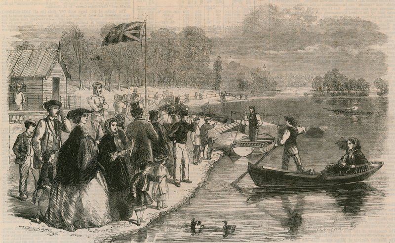 Barcos de recreio na água no Regents Park de English School