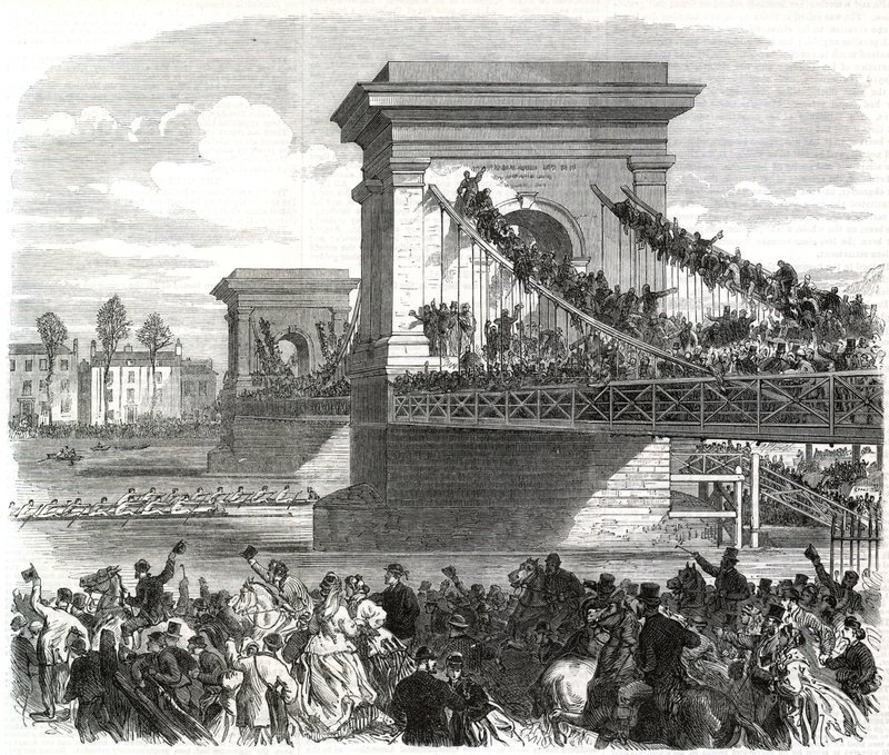 A corrida de barcos de Oxford e Cambridge, cena na Hammersmith Bridge de English School