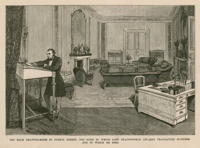 A sala de estar nas traseiras da Curzon Street, em Londres. A sala em que Lord Beaconsfield costumava fazer negócios e na qual ele morreu de English School