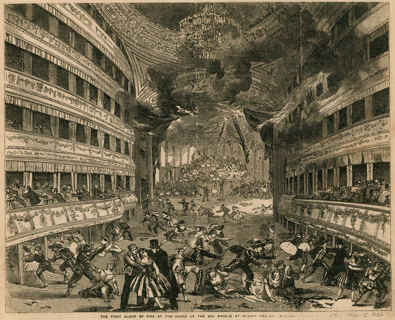 O primeiro alarme de incêndio no final do Bal Masque no Covent Garden Theatre, em Londres de English School