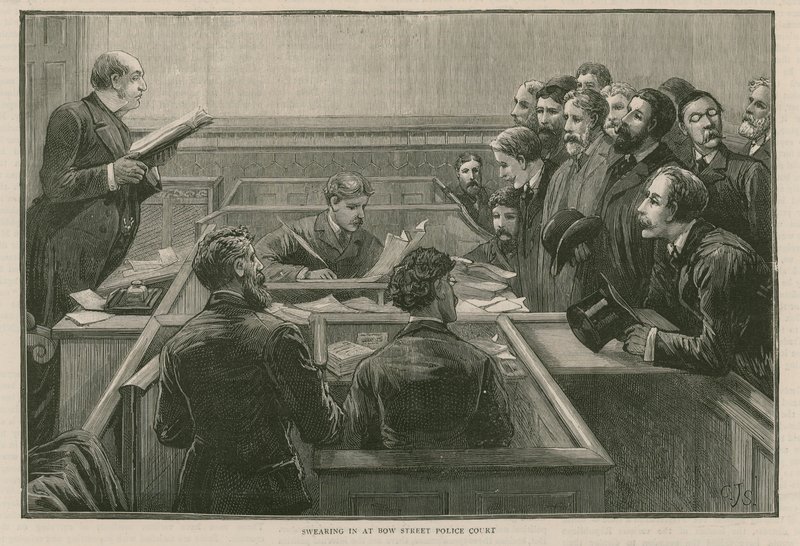 O recente tumulto em Londres: tomada de posse no Tribunal de Polícia de Bow Street de English School