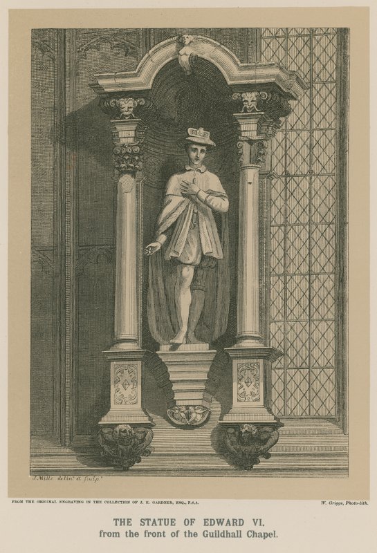 A estátua do rei Edward VI da frente da Capela Guildhall de English School