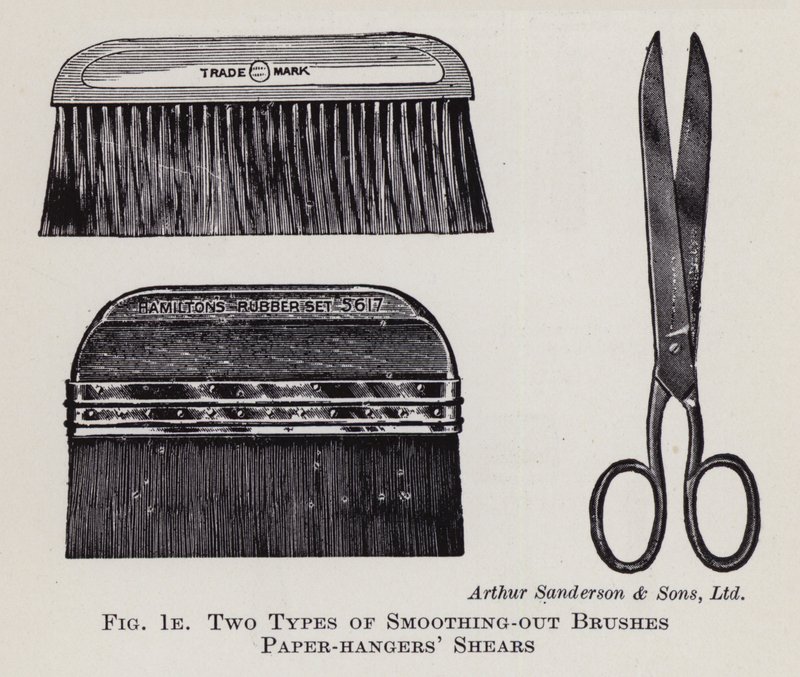 Dois tipos de escovas alisadoras, tesouras para pendurar papel (litho) de English School