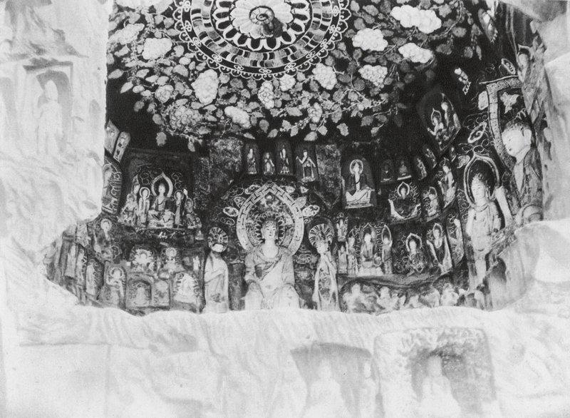 Kuangyuanhien, Tsien fo ai, Szechuan, Capela nas rochas dos 1000 Budas (fotografia a preto e branco) de Ernst Boerschmann
