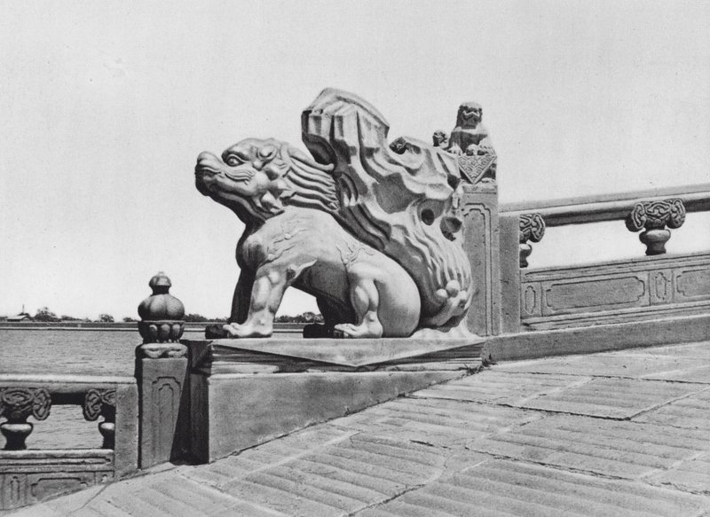 Pequim, Wan shou shan, Chihli, Fim da ponte no Palácio de verão (fotografia a preto e branco) de Ernst Boerschmann