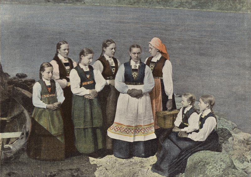 Trajes Norvegian, raparigas e mulher Sognefiord de European Photographer
