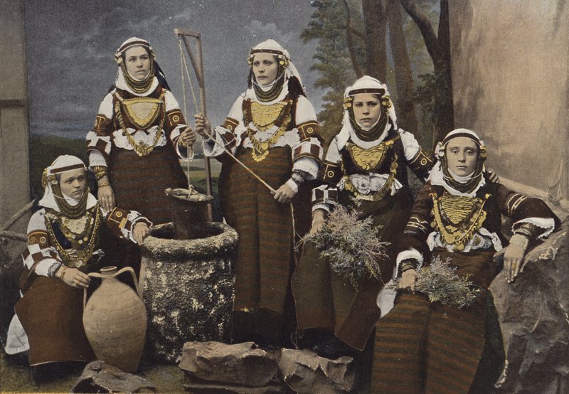 Grupo de mulheres búlgaras de European Photographer