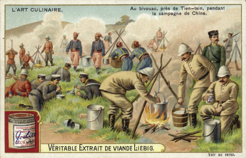 Soldados cozinhando em um bivaque perto de Tientsin durante a campanha na China de European School