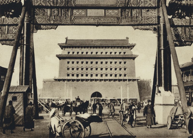 China, Pequim, Porta da cidade (Fotografia p/b) de European Photographer