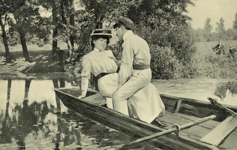 Casal de amantes em um barco a remo (foto a p/b) de European Photographer