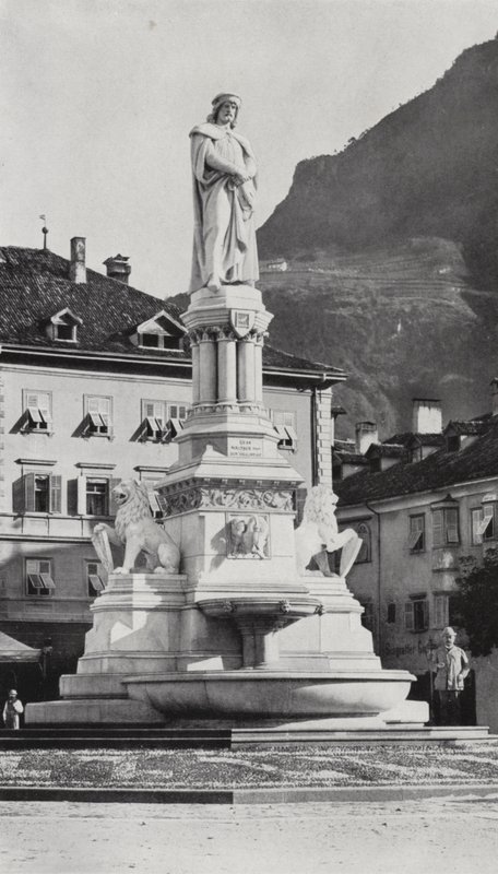 Monumento a Walther von der Vogelweide em Bolzano (foto a p/b) de European Photographer