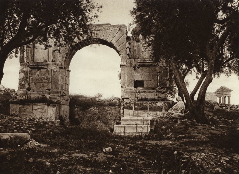 Dougga, arco triunfal de Alexander Severus (foto a p/b) de European Photographer