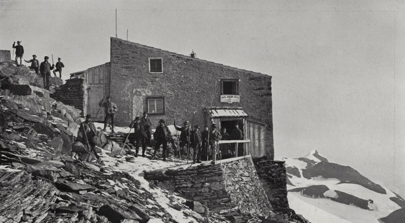 Archduke Johann-Hutte, contra o Wiesbachhorn (foto a p/b) de European Photographer