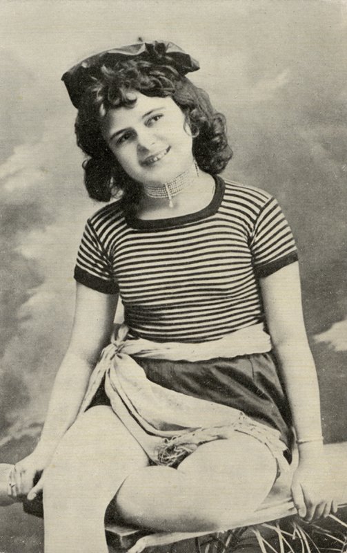 Tipo Lolita (foto a p/b) de European Photographer