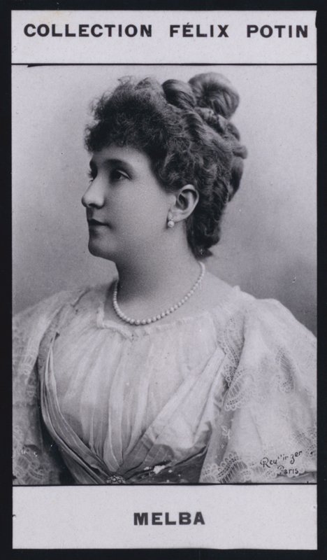 Madame Nelly Melba (1860) (foto a p/b) de European Photographer
