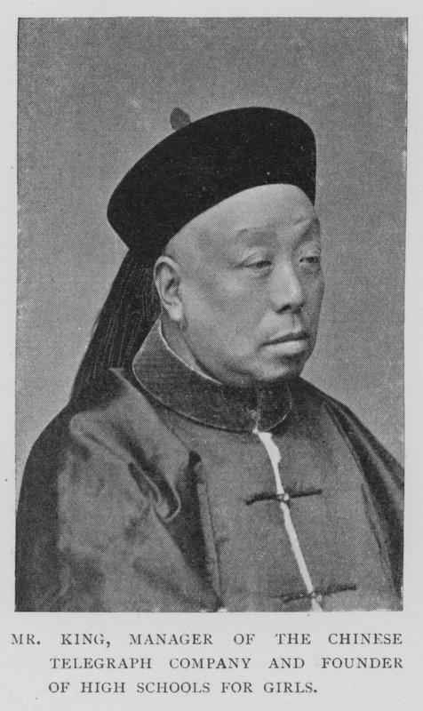 Sr. King, Gerente da Companhia de Telégrafos Chinesa e Fundador de Escolas Secundárias para Meninas (foto a p/b) de European Photographer