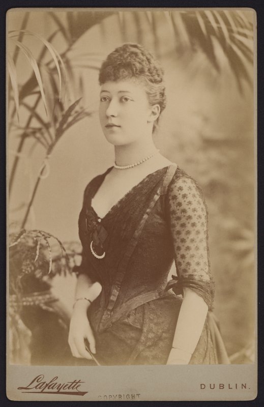 Retrato, Princesa Louise Victoria, Princesa Real, filha mais velha do Rei Eduardo VII, casada com o 6º Conde de Fife (foto a p/b) de European Photographer