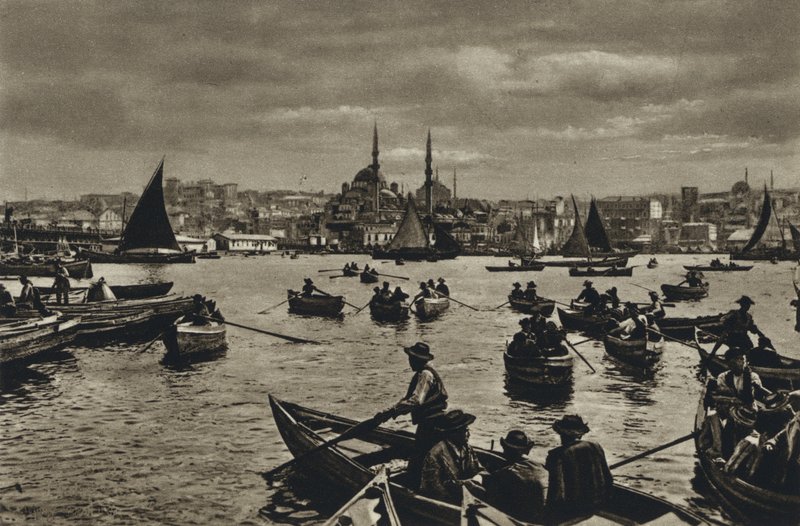 Turquia, Constantinopla, Sobre o Corno de Ouro (foto a p/b) de European Photographer