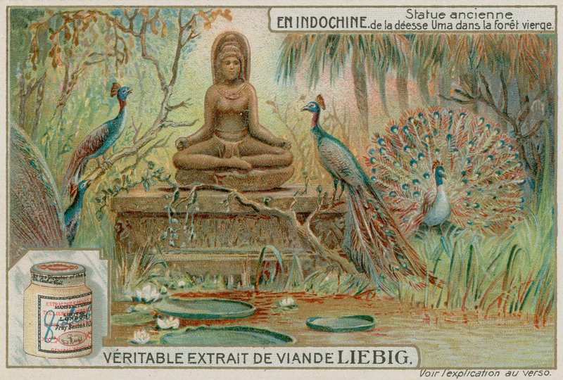 Estátua da Deusa Uma em uma floresta com pavões de European School