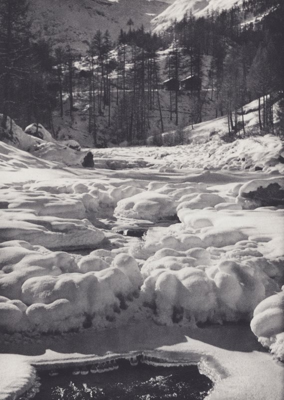 Alpes Peninos: Frozen Stream (foto em preto e branco) de Francis Sydney Smythe