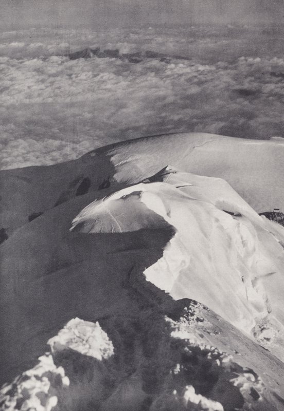 Cordilheira do Mont Blanc: The Summit Ridge of Mont Blanc (foto em preto e branco) de Francis Sydney Smythe
