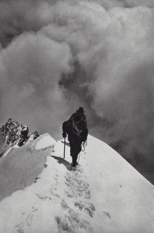 Os Alpes: Atravessando o Breithorn (foto a p/b) de Francis Sydney Smythe