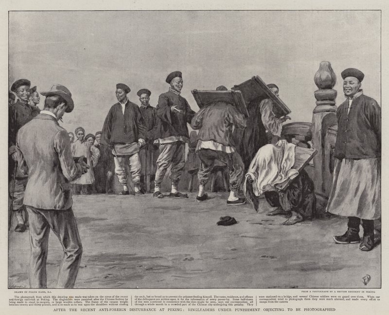 Após o recente Distúrbio Anti-Estrangeiro em Pequim, Lideranças sob Punição objetando ser fotografadas de Frank Dadd