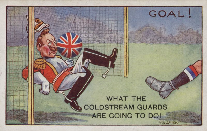 Coldstream guarda chutando um gol contra o Kaiser de Frederick George Lewin