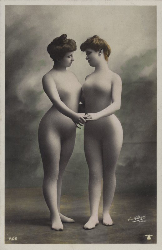Duas mulheres em bodystockings de French Photographer