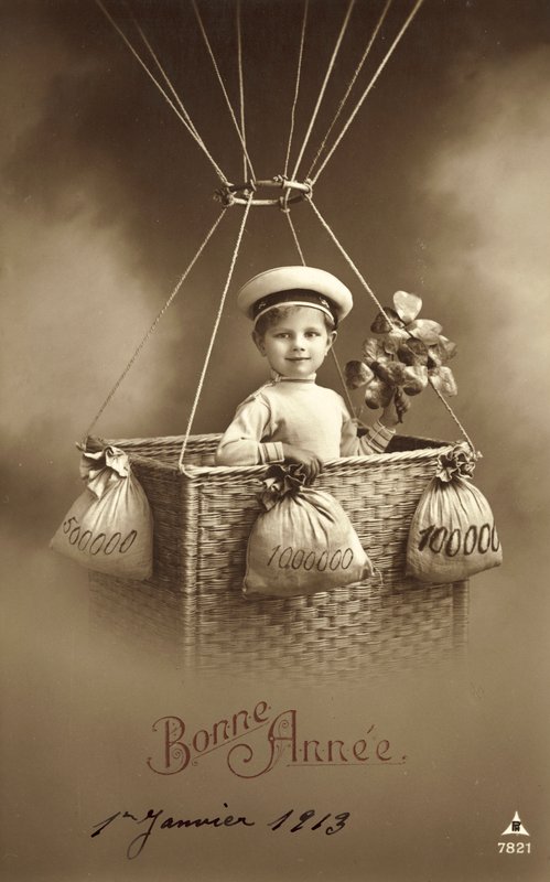 1913 cartão de Ano Novo, com menino subindo um balão, com muito dinheiro como lastro de French Photographer