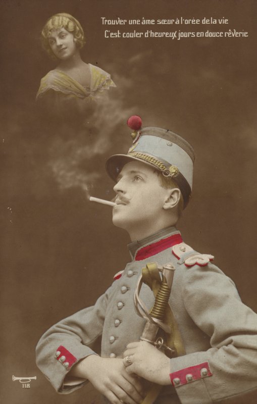 Um jovem soldado sonhando com seu amor (foto colorida) de French Photographer