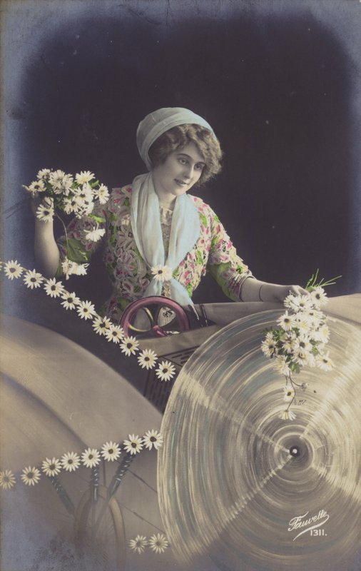 Uma jovem mulher segurando muitas flores e trabalhando em uma fábrica (fotocolagem matizada) de French Photographer