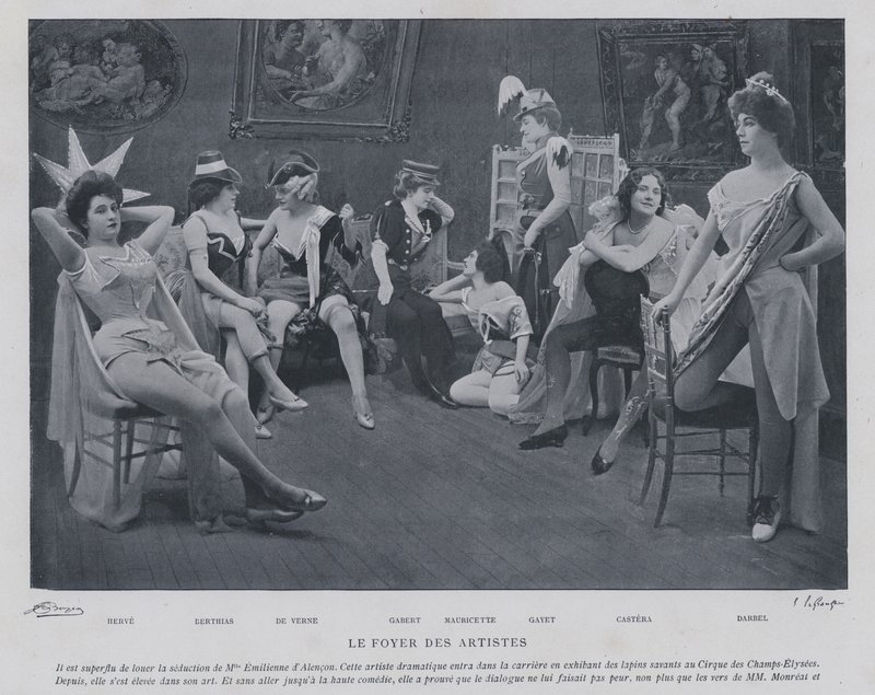 Atrizes na sala verde do Theatre des Varietes, Paris (foto a p/b) de French Photographer