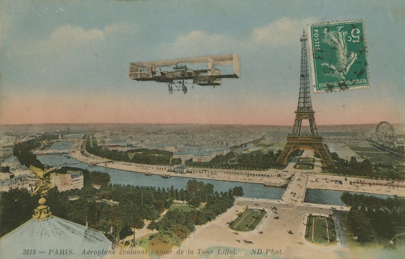 Avião circulando ao redor da Torre Eiffel, em Paris, França. Postal enviado em 1913. de French Photographer