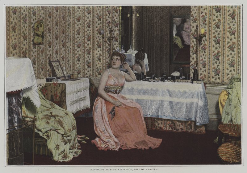 A soprano americana Sybil Sanderson no papel principal da ópera Thais de Jules Massenet (foto colorida) de French Photographer
