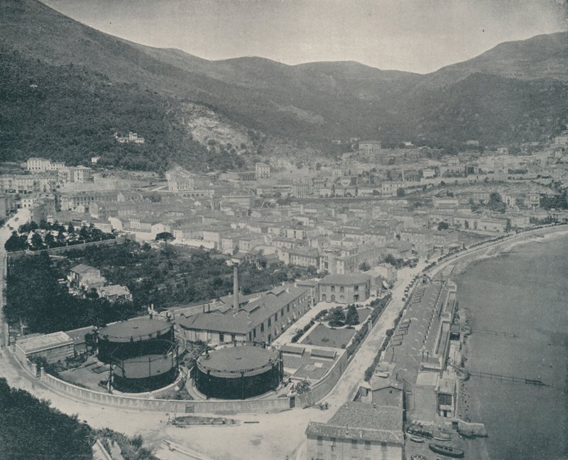 Outra Vista de La Condamine (foto a p/b) de French Photographer
